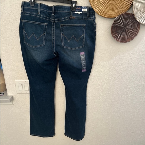 Wrangler Womens Q-Baby Mid Rise Boot Cut Ultimate Riding Jean 35/19 x 34 - Picture 4 of 6